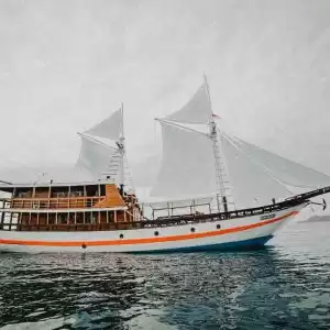 Sewa Kapal Maipa Deapati Liveaboard