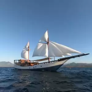 Sewa Kapal Navila Liveaboard