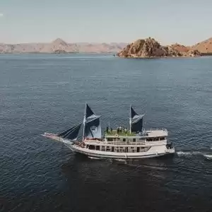 Sewa Kapal La Nissa Liveaboard