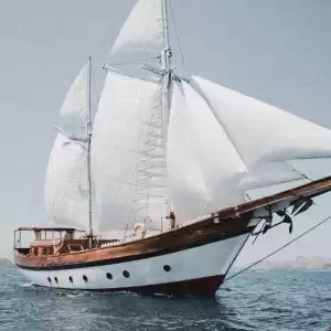 Sewa Kapal Mantra Liveaboard